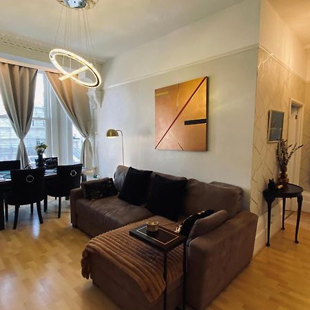 Ann Apartments Opposite The Pier With Sea View พอร์ตสมัธ ภายนอก รูปภาพ