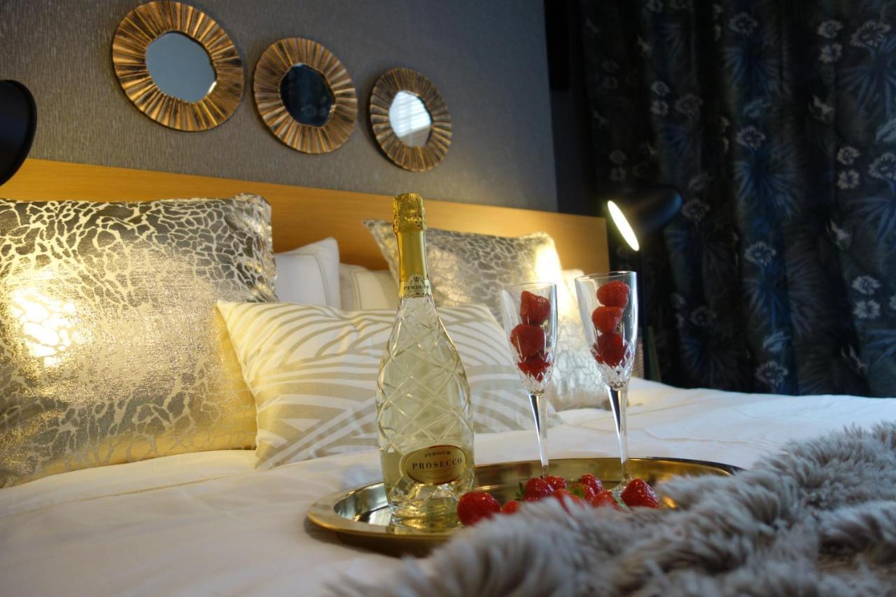 Ann Apartments Opposite The Pier With Sea View พอร์ตสมัธ ภายนอก รูปภาพ