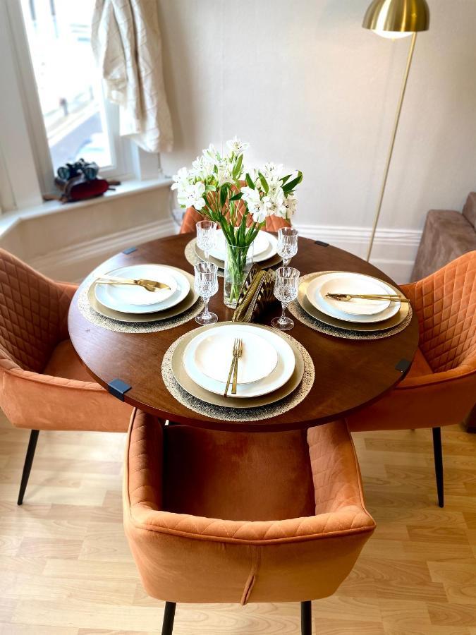 Ann Apartments Opposite The Pier With Sea View พอร์ตสมัธ ภายนอก รูปภาพ