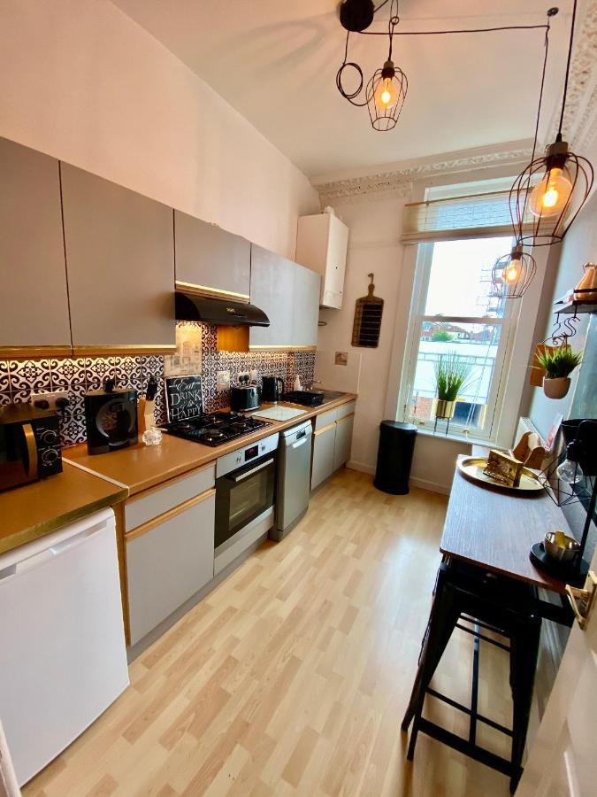 Ann Apartments Opposite The Pier With Sea View พอร์ตสมัธ ภายนอก รูปภาพ