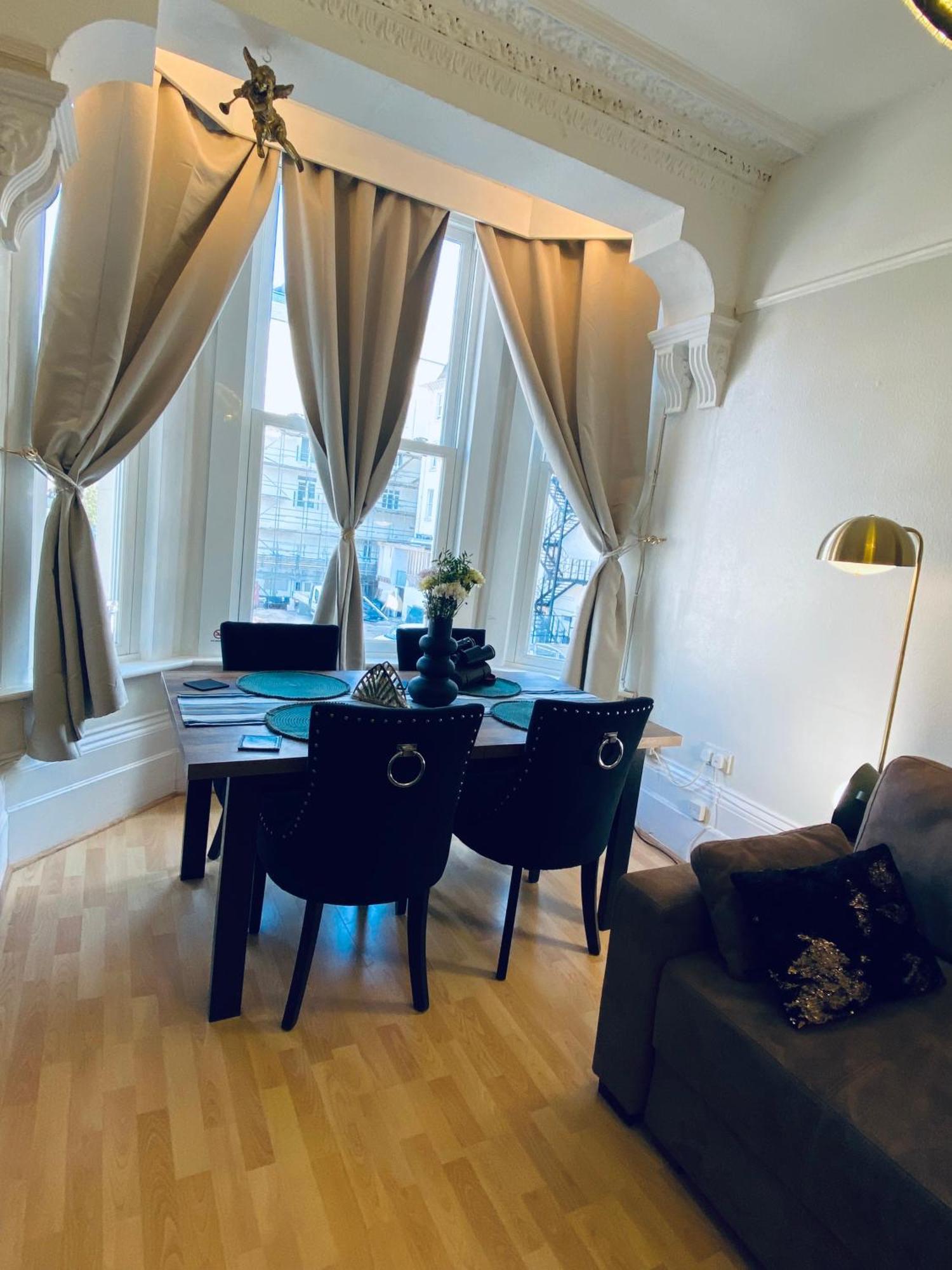 Ann Apartments Opposite The Pier With Sea View พอร์ตสมัธ ภายนอก รูปภาพ