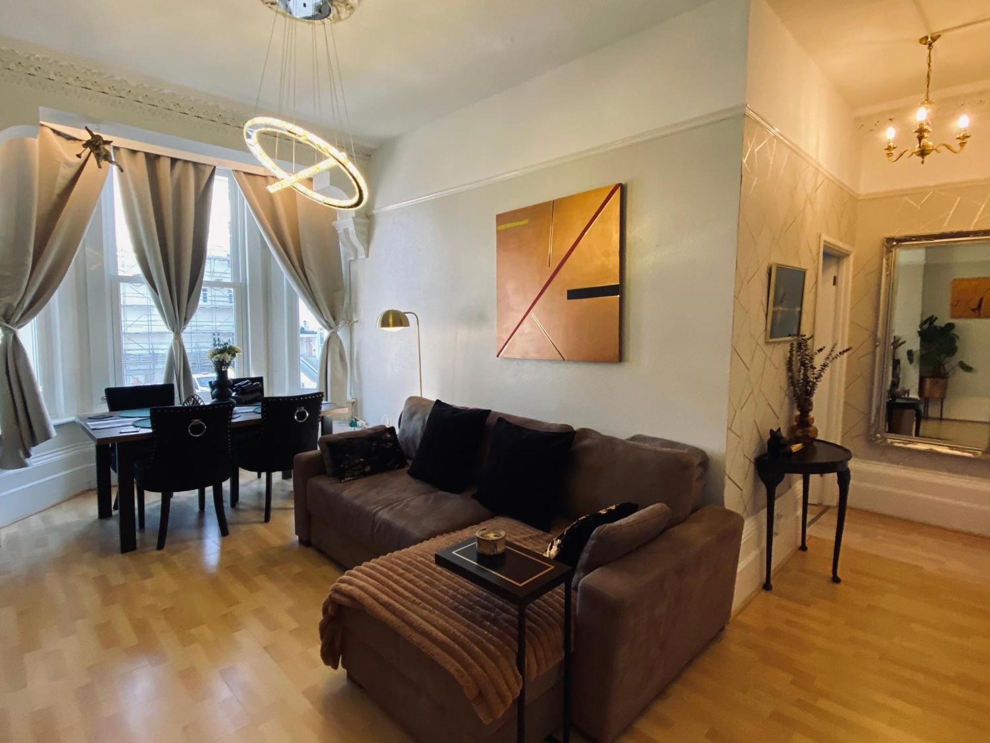 Ann Apartments Opposite The Pier With Sea View พอร์ตสมัธ ภายนอก รูปภาพ